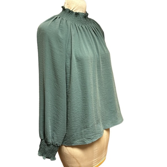 Nine West Long Sleeve Smocked Top in Signature Green XXL - Picture 5 of 11